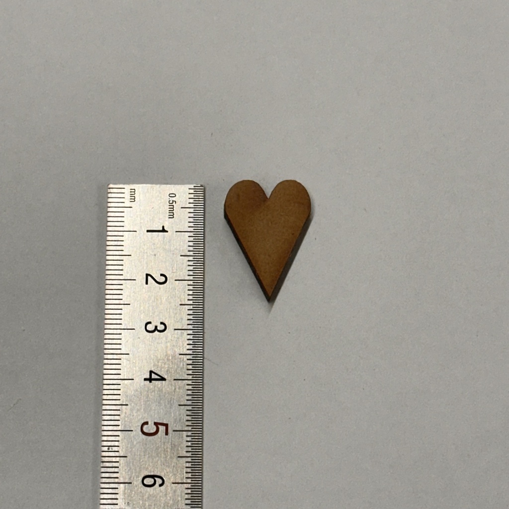 L1-007 Corazón primitivo 2.5x1.5 cm.
