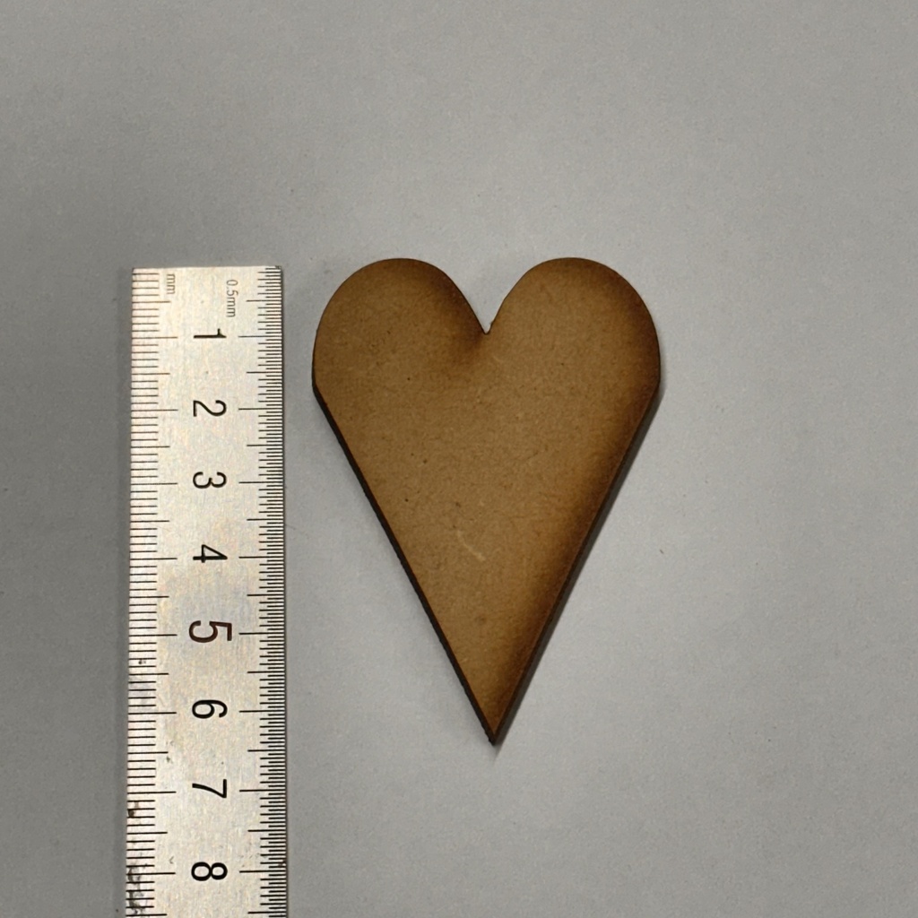 L1-009 Corazon primitivo 6.5x3cm.