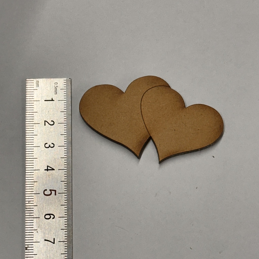 L1-016 Corazones pegados 4x6.5cm