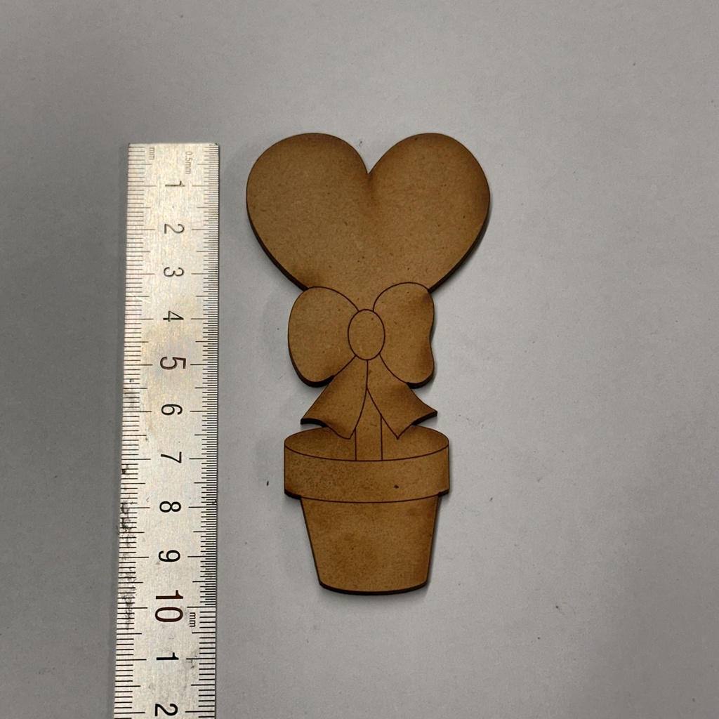 L1-018 Corazon en maceta 10x5cm