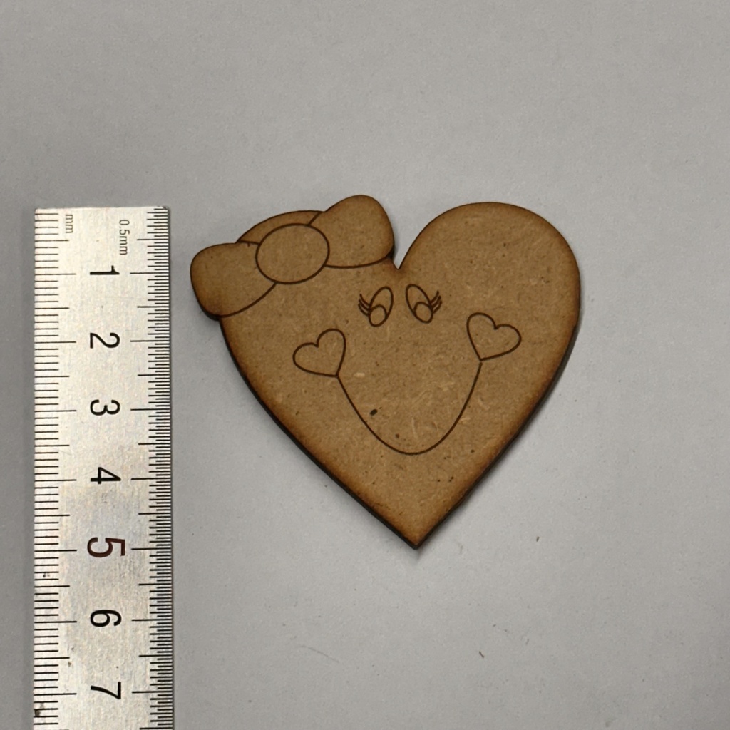 L1-021 Corazon mujer 6x7cm