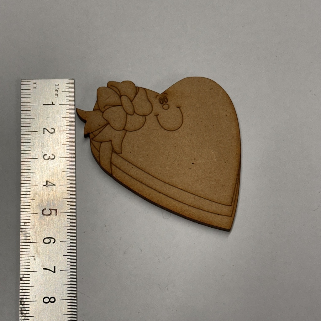 L1-025 Caja de chocolates forma de corazon 6x6cm