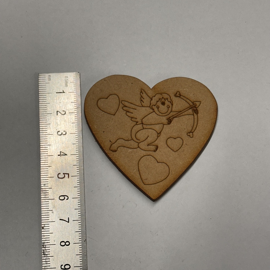L1-026 Corazón con cupido 5x6cm