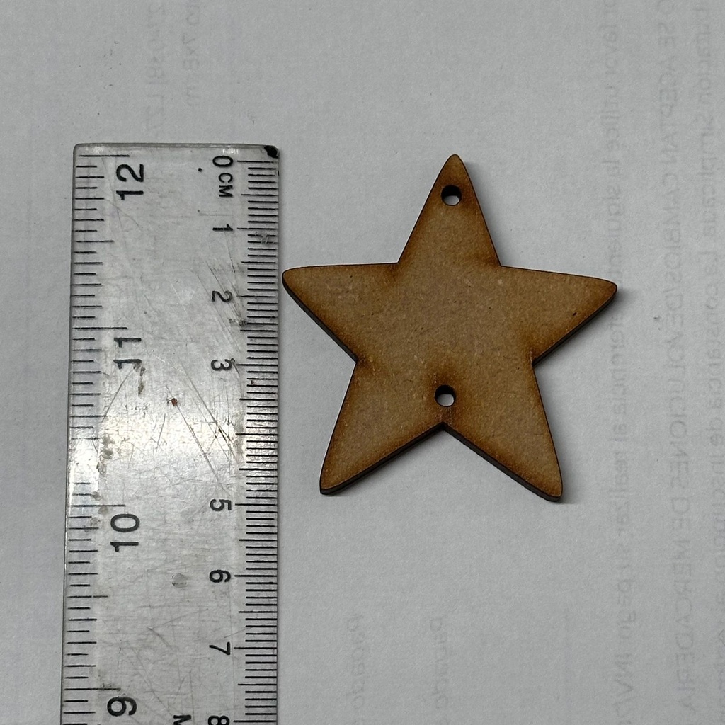 L4-013 Estrella 5cm con hueco arriba y abajo ideal para macrame