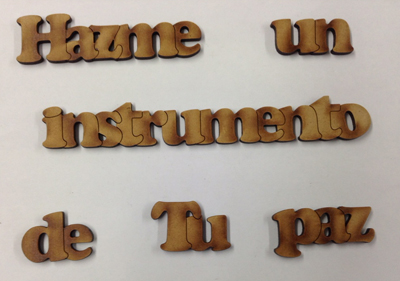 L19-053 Frase: Hazme un instrumento de tu paz 2cm de alto