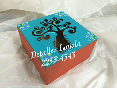 L20-013c Caja 15x15x8 con tapa calada de arbol de colochos