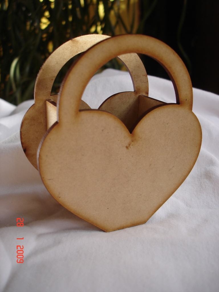 L20-029 Caja de corazón con agradera 10cm