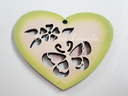 L32-003 Aretes de corazón con mariposa y flor calada 5cm(el par)