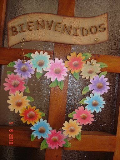 [L13-026] L13-026 Corona de Flores con rótulo 3mm