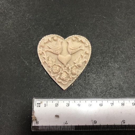 Aplicaciones resina blanca Corazón con palomas 6cm