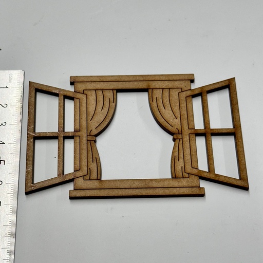 L34-075 Ventana calada 18 con lados y cortinas 6x10cm