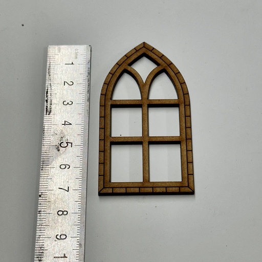 L34-076 Ventana calada 17 arriba pico 7x4cm