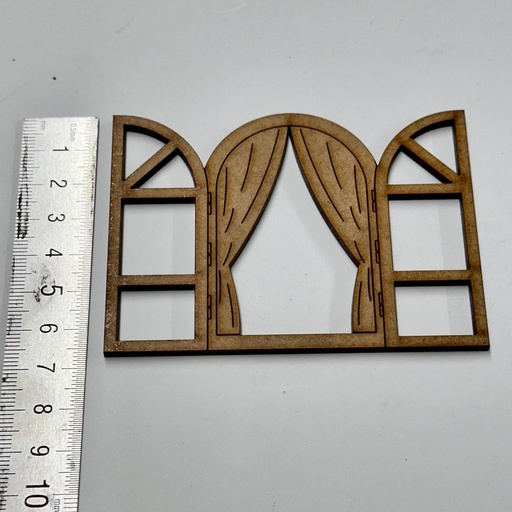 L34-081 Ventana calada 18 con lados y cortinas 6,5x9cm