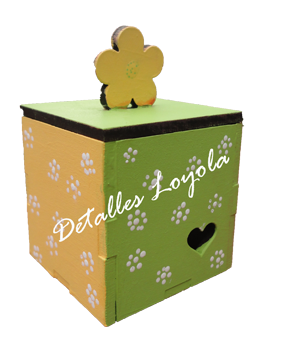 [L20-040a] L20-040a Caja 5x5x5 con tapita de flor