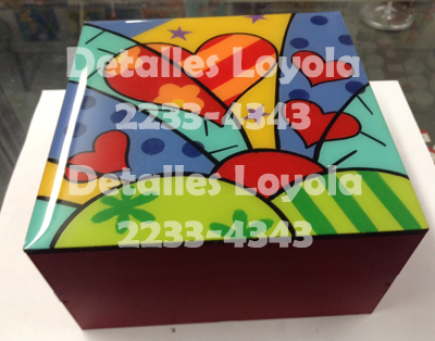[L20-056a] L20-056a Caja 15x15x8 con tapa de poner/corazones BRITO (plana)
